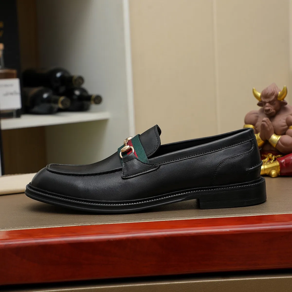 Men's shoes 💰460 💰💰Gucci official website men's business formal leather shoes update💥Hong Kong counters synchronize new styles💥completely one to one replica shipment👍zero difference in counter quality 0⃣️all made of imported first-layer cowhide on the outside with original hardware buckles➕water-dyed🐂leather lining production, color, code matching 39-44 (customized at 38.45.46)……